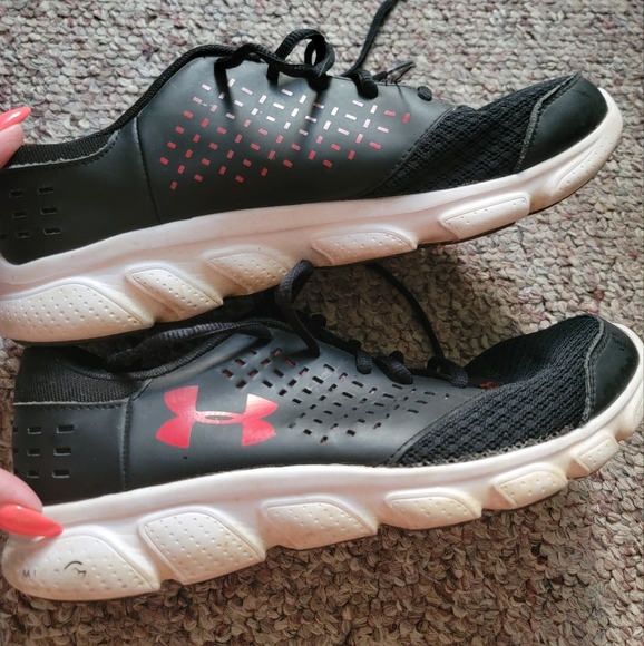 Under Armor Youth Athletic shoes - Picture 3 of 6